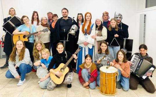 Der größte Teil unserer Akteure bei der Probe zu ROBIN HOOD